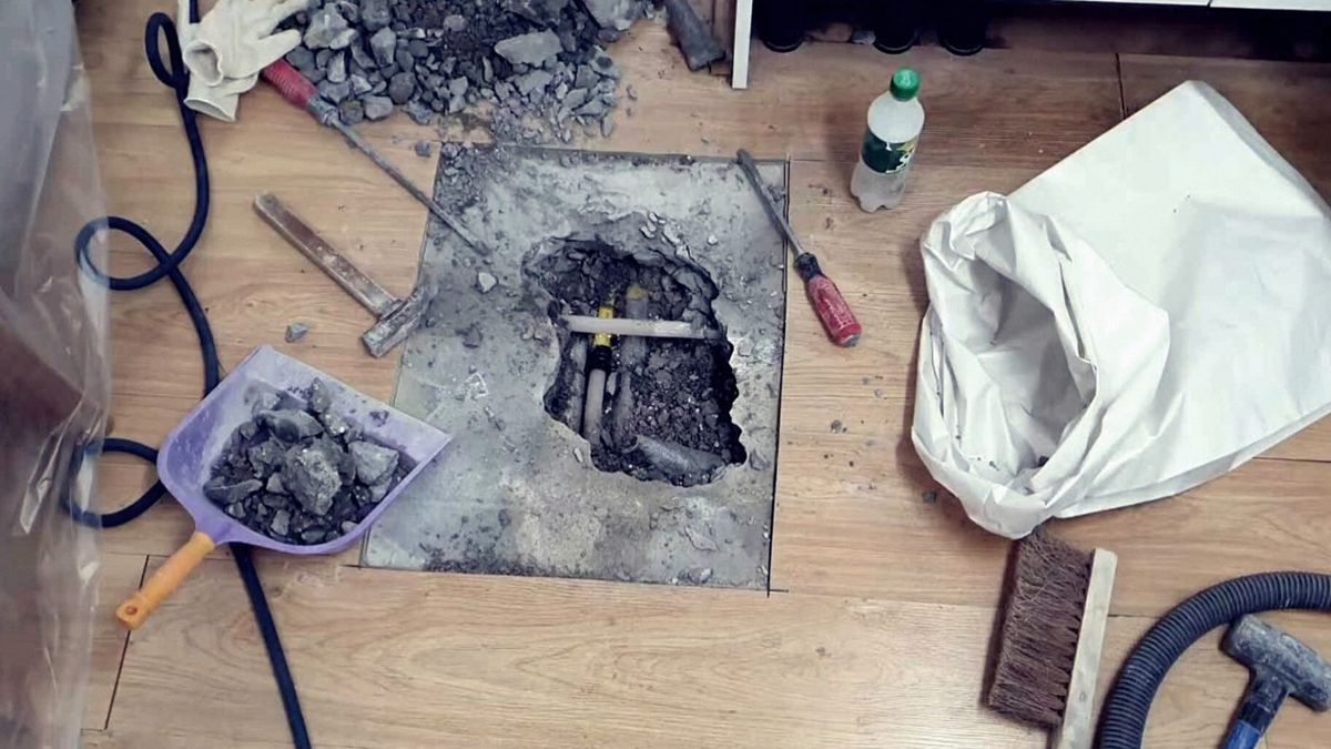 벽체 매립관 누수 흔적 확인